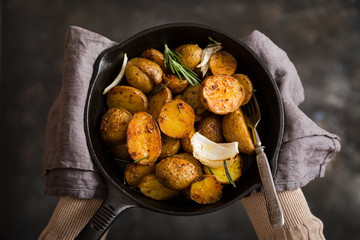 Roasted young potatoes with rosemary