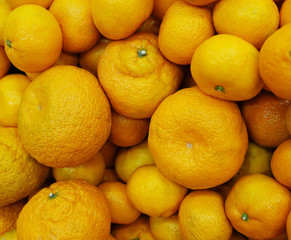 Bunch of fresh mandarin oranges on market