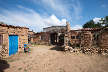Arquitectura tradicional de la ribera del Arlanza burgalesa en Territorio Artlanza. Tomada en Quintanilla del Agua el 9 de septiembre de 2018 © Euqirneto