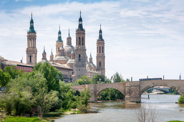Fototapeta premium Nuestra Senora del Pilar is one of Spain's largest baroque temples and the largest temple of Zaragoza. Stone Bridge on the Ebro River