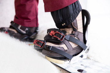 Naklejka premium スノボブーツを履く女性