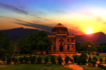 Fototapeta premium India, New Delhi, Lodi gardens at sunset.