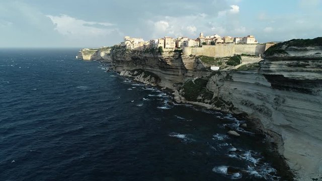 Vue a&eacute;rienne par drone de la corse &agrave; Bonifacio en &eacute;t&eacute;