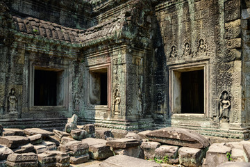 La porte principale de la façade Ouest du temple Preah Khan dans le domaine des temples de Angkor, au Cambodge