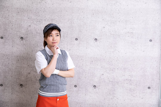 ゴルフウェアの女性