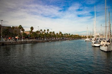 Fototapeta na wymiar boats in harbor-Barcelona