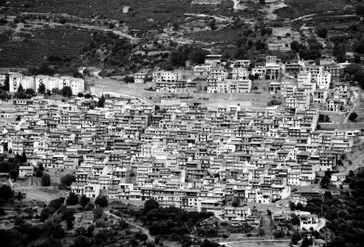 Gairo Sant'Elena Nuoro Provinz Bergdorf Sardinien Italien typisch mittelalterlich Siedlung Hinterland Verteidigung traditionell graustufen Schwarz wei&szlig; verschachtelt Bauweise Wirrwarr H&auml;user 