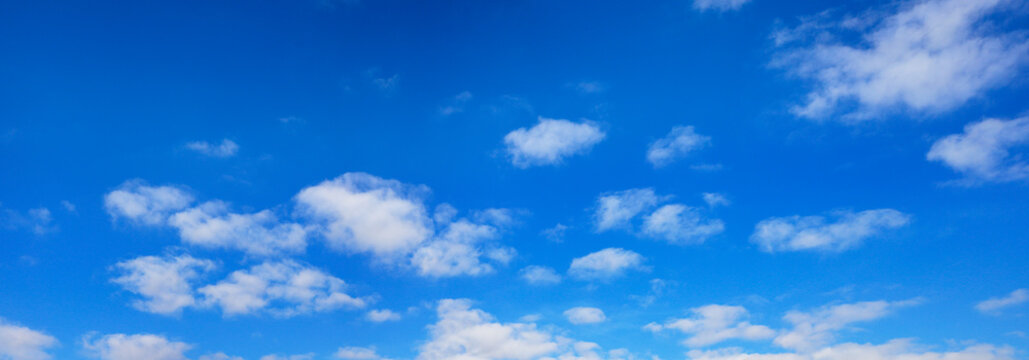 綺麗な青空と白い雲