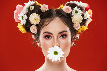 Obraz premium Beautiful young brunette woman