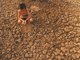 A little child with drought and hope