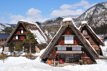 茅葺き屋根　合掌造り