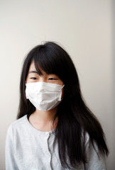 マスクを付けた女の子　ウイルス対策