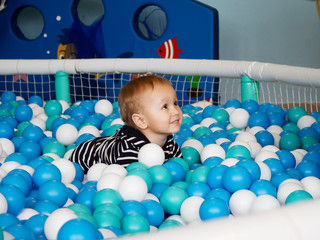 Obraz premium a small child plays in a children's entertainment center