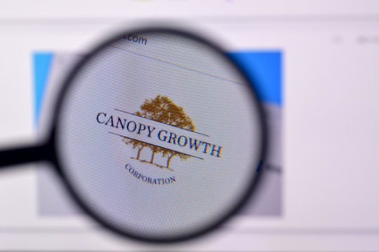 Homepage Of Canopy Growth Website On The Display Of PC, Url - Canopygrowth.com.