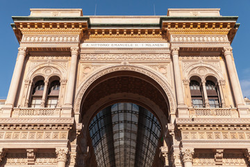 Obraz premium Entrance arch to Galleria Vittorio Emanuele II, Milan