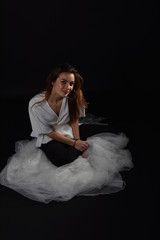 Femme fatale qui pose 