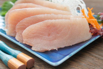 ビンチョウマグロの刺身