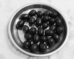 spanish black olives in steel disk