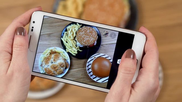  A Woman's Hands Take photos of Fast food on a Smartphone