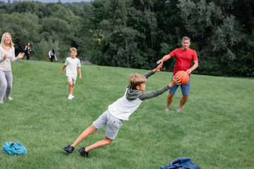 Obraz premium Family Playing Football