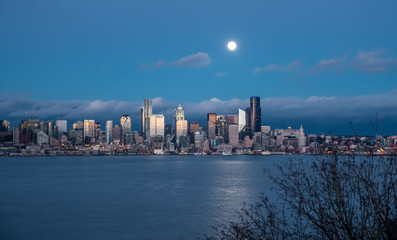 Obraz premium Moon Over Seattle 9