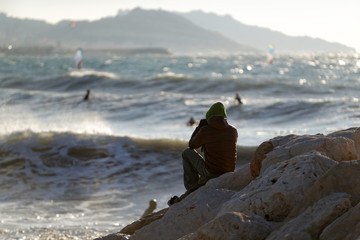 Véliplanchistes et surfeurs à Marseille