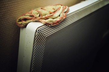 chiffon sur un radiateur dans une maison