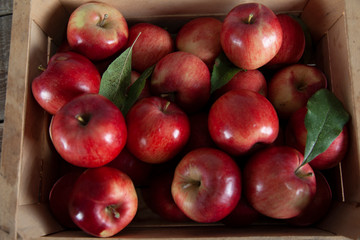 Fototapeta na wymiar red apples on box