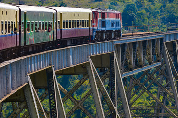 Fototapeta premium Train on Goteik viaduct railway trestle between Pyin Oo Lwin and Lashio - Myanmar