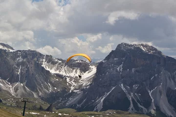 Fotobehang Paragliding in Dolomites. Italy  © Victoria