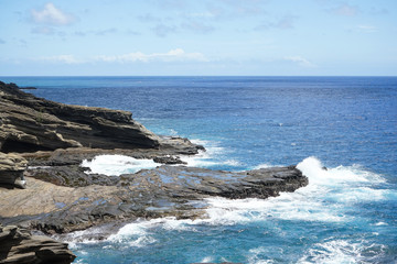 Fototapeta na wymiar A Cliff and the Wave in O'ahu, Hawaii