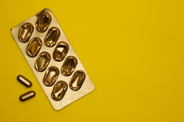 empty blister pack and pills on yellow background - 327929074
