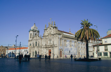 Iglesia de los carmelitas y La Iglesia do Carmo (Oporto, Portugal).)