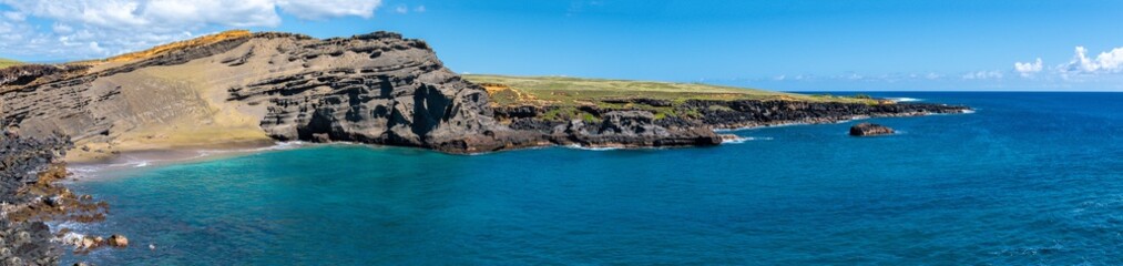 Fototapeta na wymiar Panoramic view of the famous Papakolea green sand beach in Big Island Hawaii.