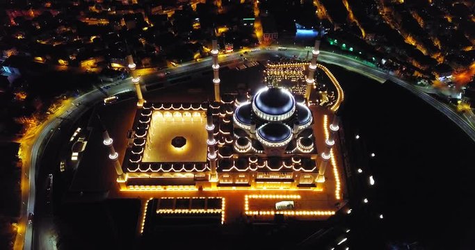 Istanbul Camlica Mosque opened its doors for the first time in 2019. First ever prayer held at Turkey's largest Mosque in Istanbul. Occupying an area of 15000 square meters on the Anatolian side of ci