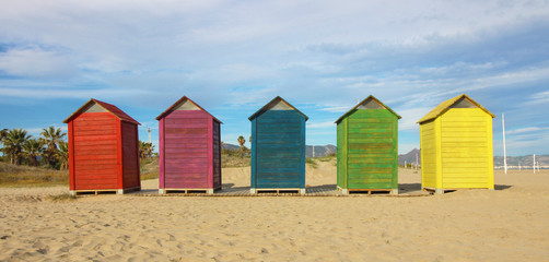 Casetas de colores en la playa