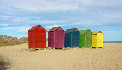 Casetas de colores en la playa