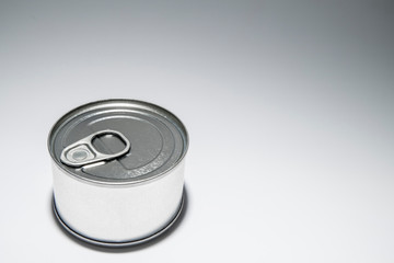 lata de conservas con abre fácil.