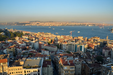 Obraz premium Scenic view on sunset sky from Galata Tower over Bosphorus, Beyoglu and Besiktas districts, towards Bosporus Bridge in Istanbul, Turkey 