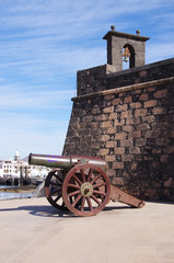 Obraz premium cannon by the Castillo de San Gabriel, Arrecife, Lanzarote, Canary Islands