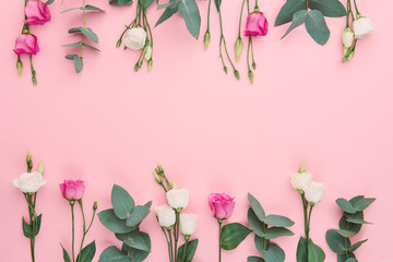 Blumen Rahmen freigestellt auf pinken Hintergrund