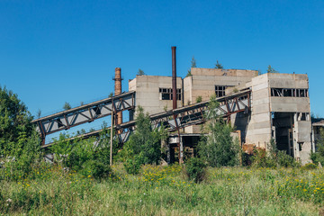 Obraz premium Old overgrown abandoned factory of reinforced concrete