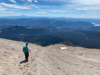 Fototapeta premium determined woman hiking downhill on Mount Saint Helens