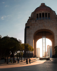 Luz y sombras del amanecer en el Monumento a la Revolución Ciudad de Mexico