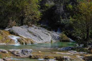 Rocas en el rio