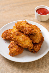 fried chicken wings with ketchup