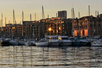 Le Vieux-Port de Marseille au cr&eacute;puscule