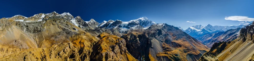 Foto auf Acrylglas Annapurna Breiter Panoramablick auf die Berge des Himalaya Chulu und Gangapurna. Aussichtspunkt im Thorung High Camp. Annapurna Rundwanderung, Nepal.