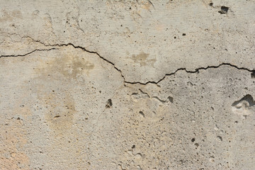 ヒビ割れたコンクリート