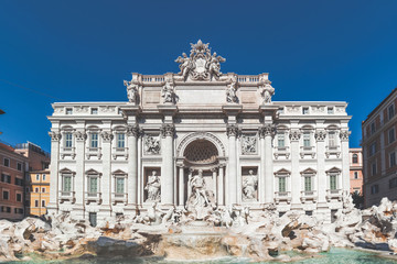 Fototapeta na wymiar la espectacular fontana de Trevi en la ciudad de Roma